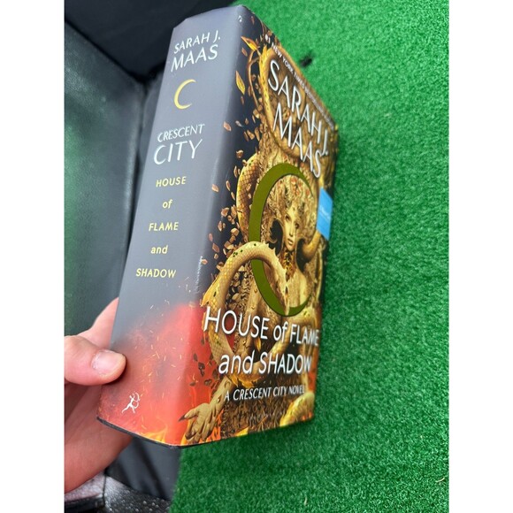 HOUSE OF FLAME AND SHADOW Sarah J. Maas EXCLUSIVE WALMART BOOKCLUB EDITION - Picture 5 of 5
